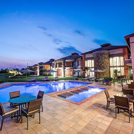 Royal Marang Hotel Phokeng Eksteriør bilde The Village