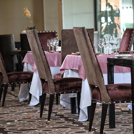 Royal Marang Hotel Phokeng Eksteriør bilde Restaurant