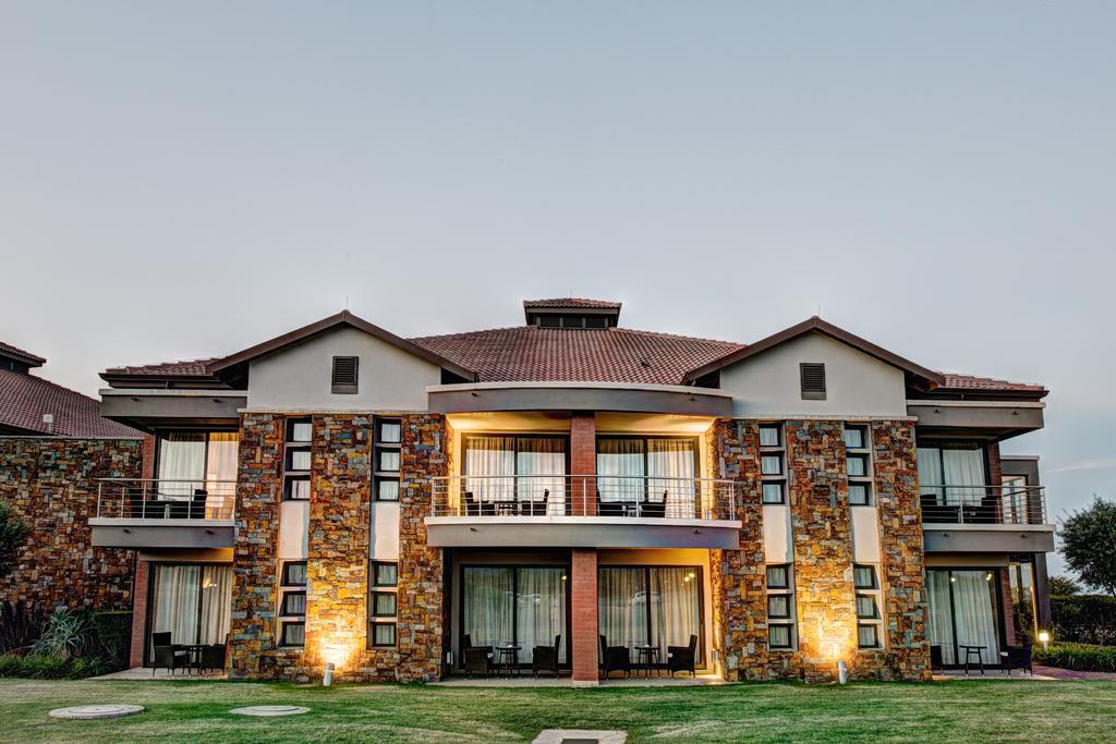 Royal Marang Hotel Phokeng Eksteriør bilde The Kingdom Hotel