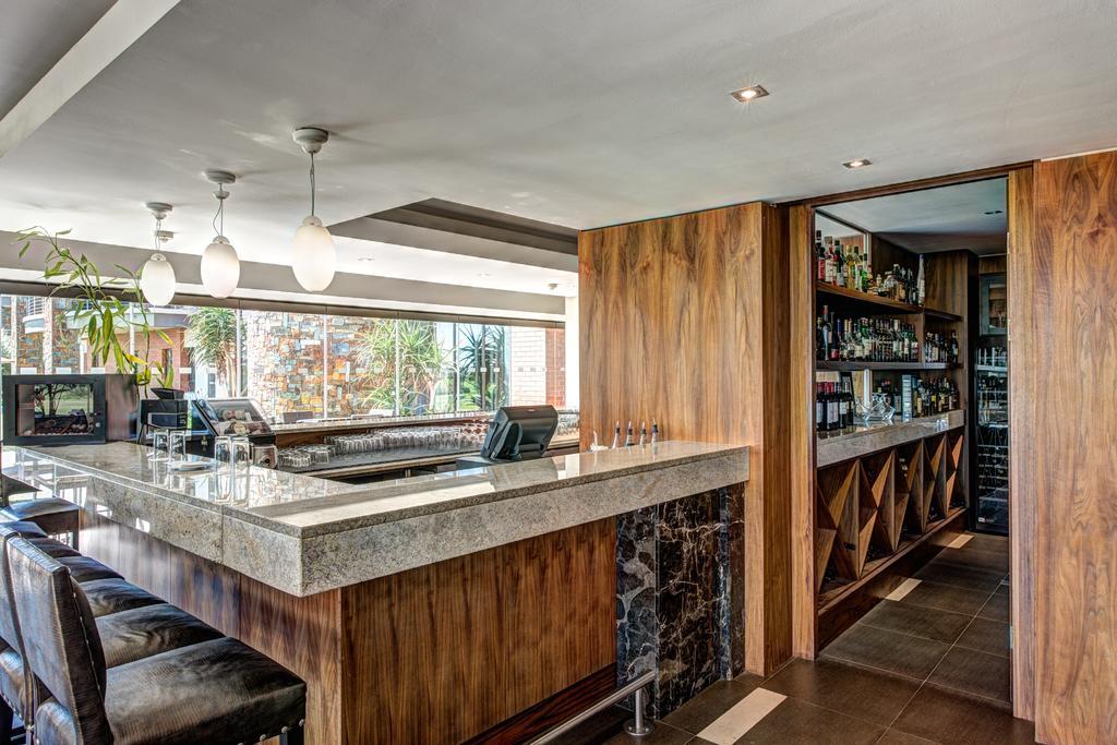 Royal Marang Hotel Phokeng Eksteriør bilde The bar at the restaurant