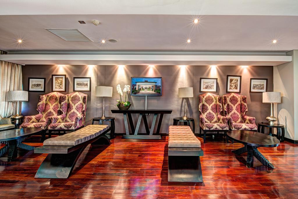 Royal Marang Hotel Phokeng Eksteriør bilde The lounge at the airport