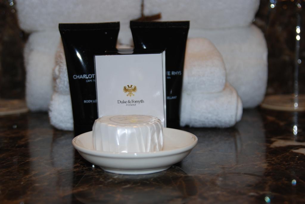 Royal Marang Hotel Phokeng Rom bilde Charlot toiletries