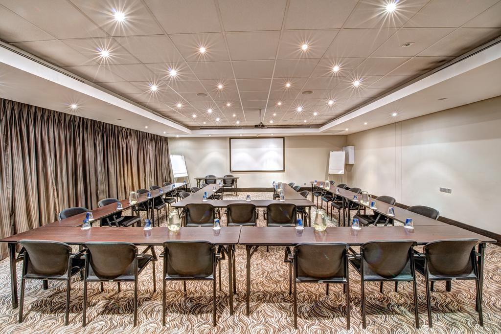Royal Marang Hotel Phokeng Eksteriør bilde Meeting room