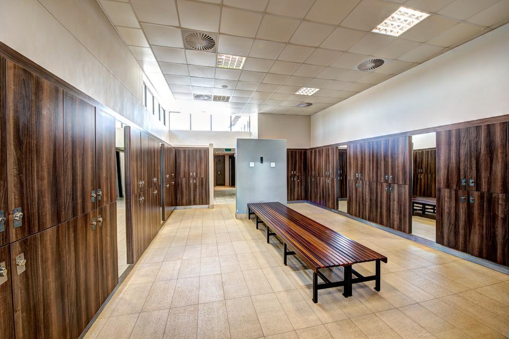 Royal Marang Hotel Phokeng Eksteriør bilde Changing room